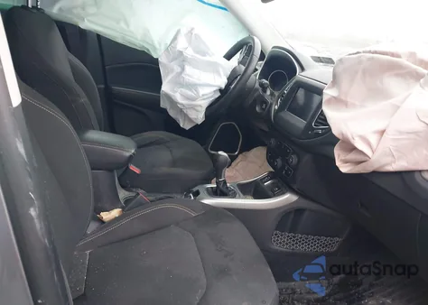 2020 Jeep Compass Sport Fwd z USA, uszkodzony, nr VIN 3C4NJCAB6LT134135